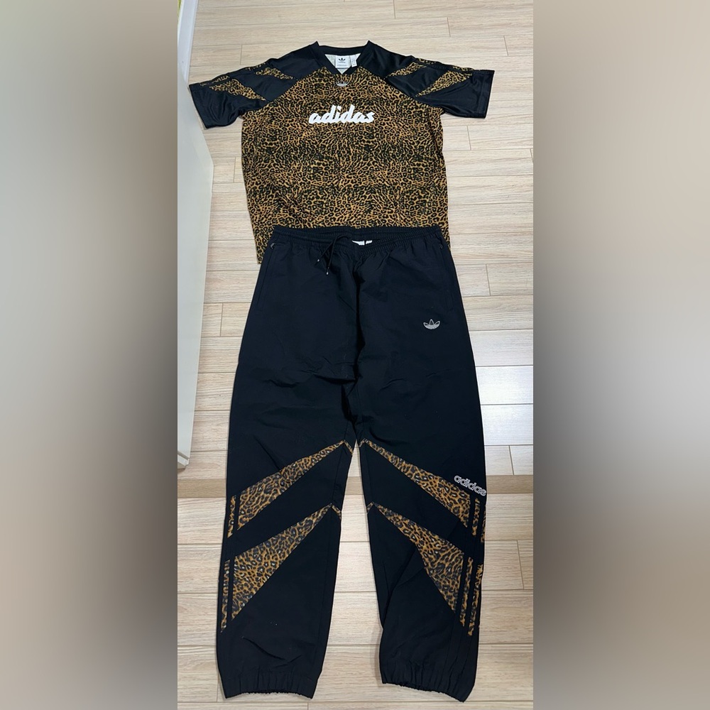 NEW matching set of top and bottoms - Adidas Black Leopard Animal Print Joggers